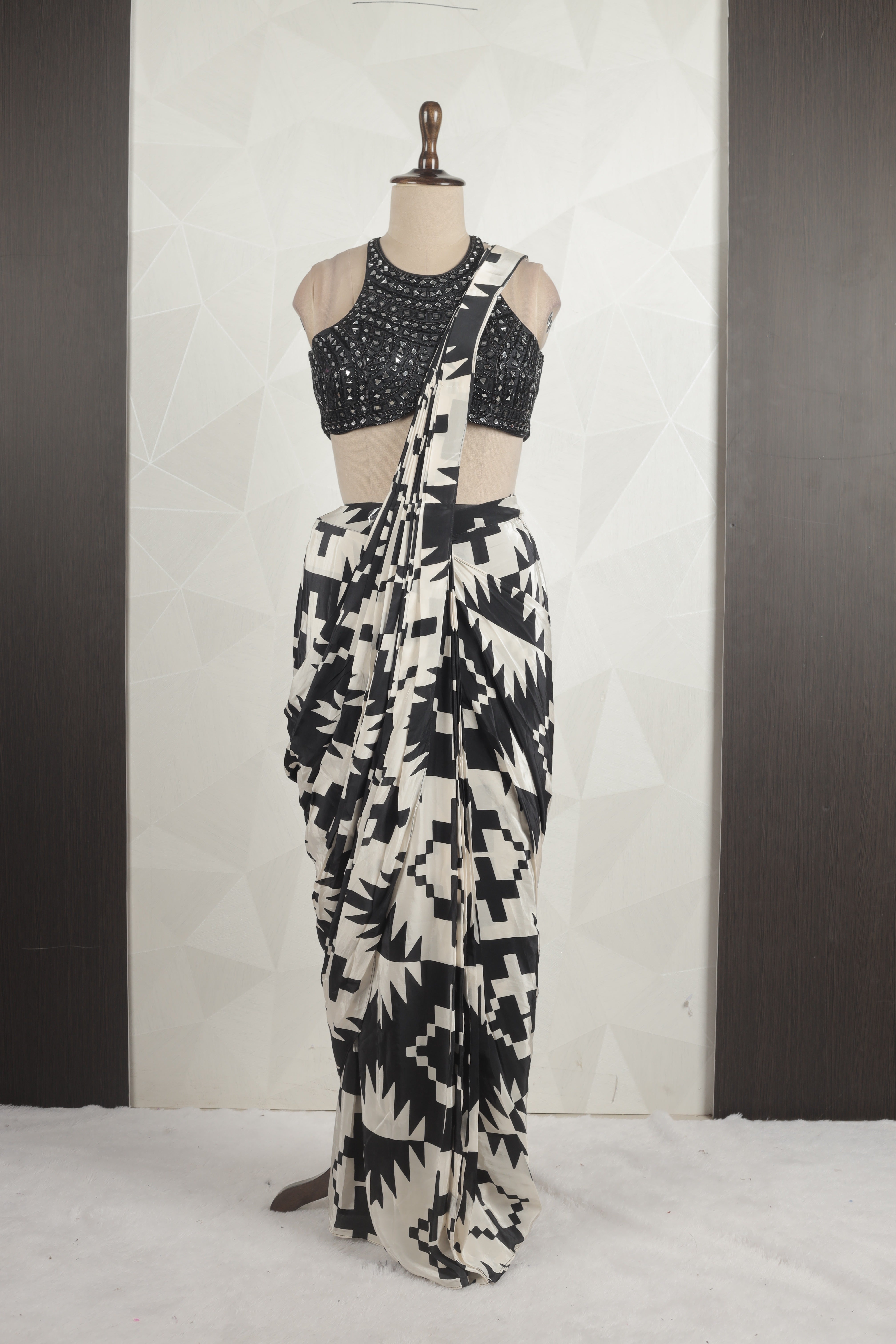 Gorgeous Draped Printed Saree With Ready Mirror And Cut Dana Choli