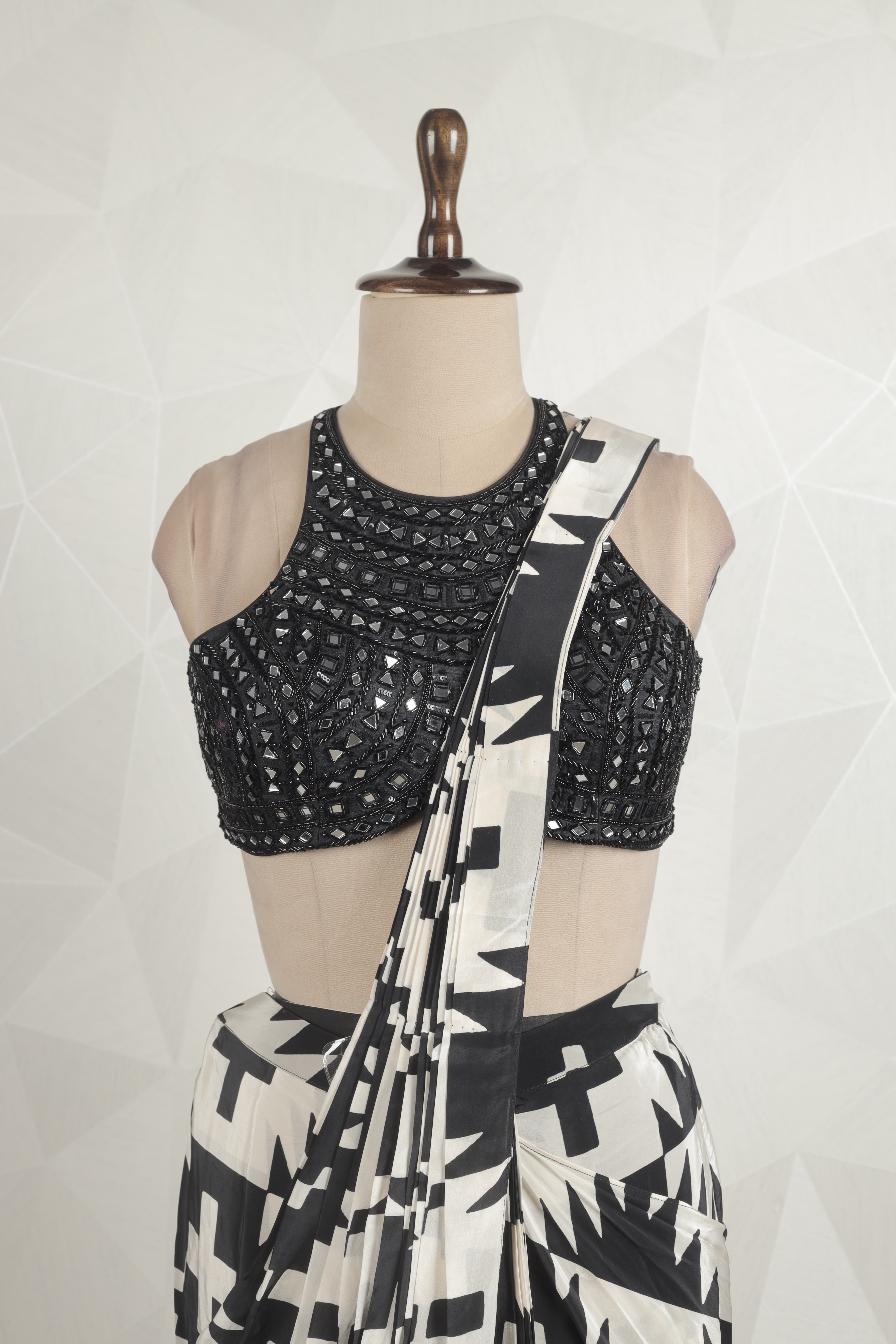 Gorgeous Draped Printed Saree With Ready Mirror And Cut Dana Choli