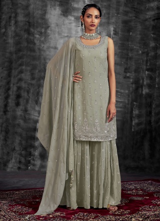 Dilettante Pakistani Salwar Kameez For Engagement