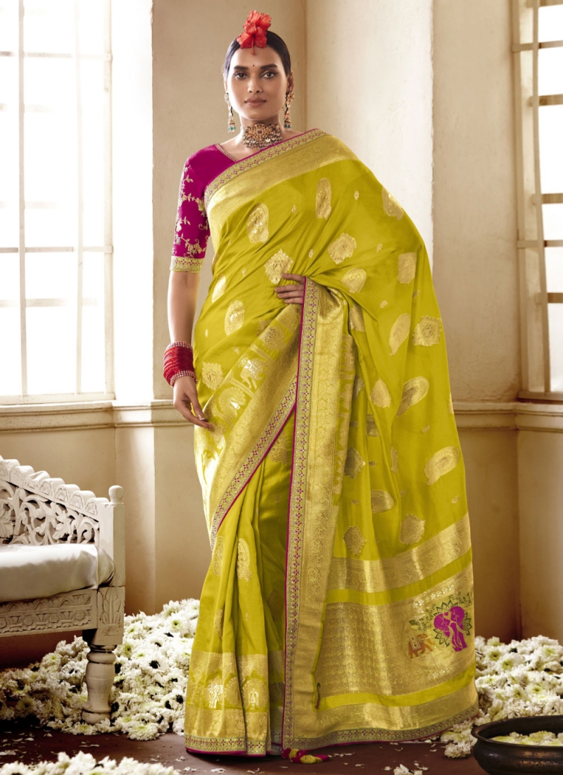 Entrancing Silk Green Weaving Classic Saree
