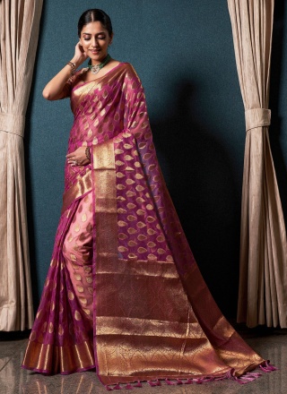 Exciting Trendy Saree For Festival