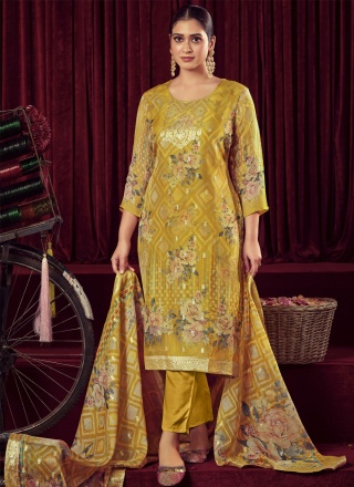 Incredible Salwar Suit For Festival