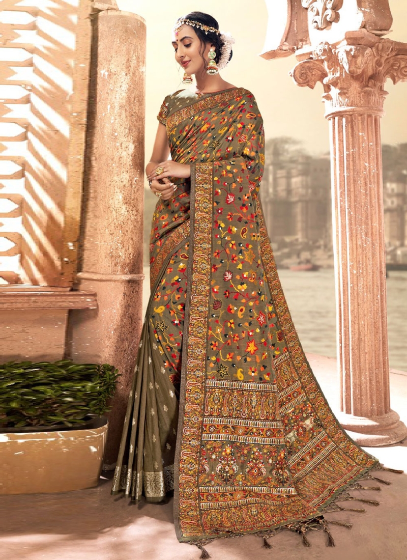 Intricate Traditional Saree For Party