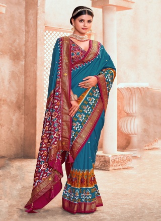 Mesmeric Cotton Silk Woven Classic Saree