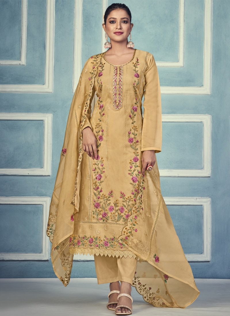 25 Different Types of Salwar Suits: Everything You Need To Know