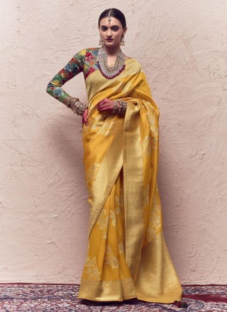 Preferable Weaving Pure Crepe Contemporary Style Saree