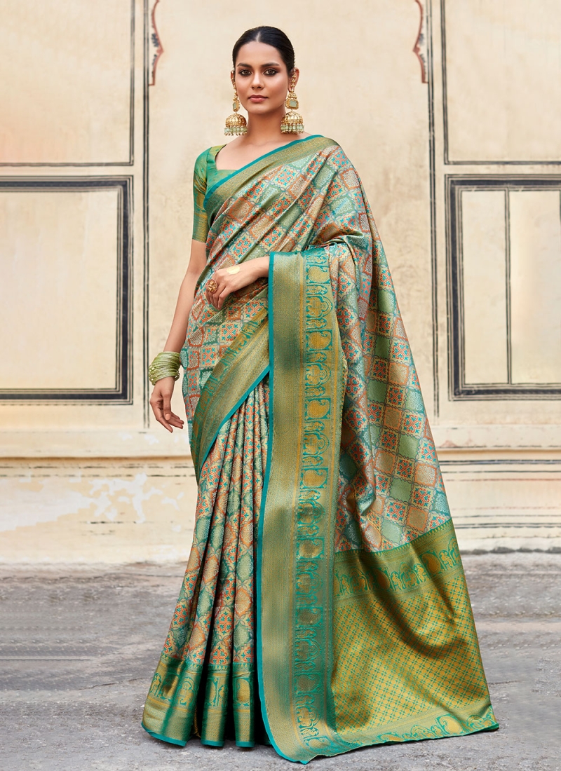 Pure Silk Weaving Classic Saree in Green